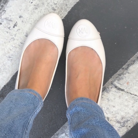 Michael Kors ‘Dylyn’ Ballet Flats - Picture 2 of 10